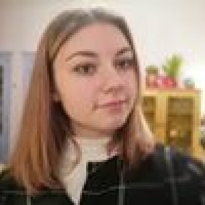 Nienke zoekt een Kamer / Huurwoning / Studio / Appartement in Leiden