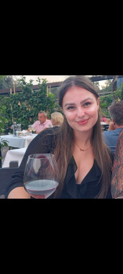 Elise  is looking for a Room in Leiden