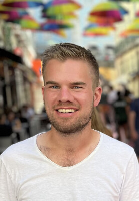 Lukas zoekt een Kamer / Huurwoning / Studio / Appartement in Leiden